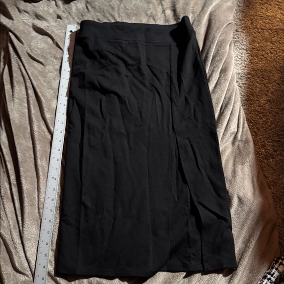 Forever 21 Dresses & Skirts - Forever 21 Classic Black Skirt